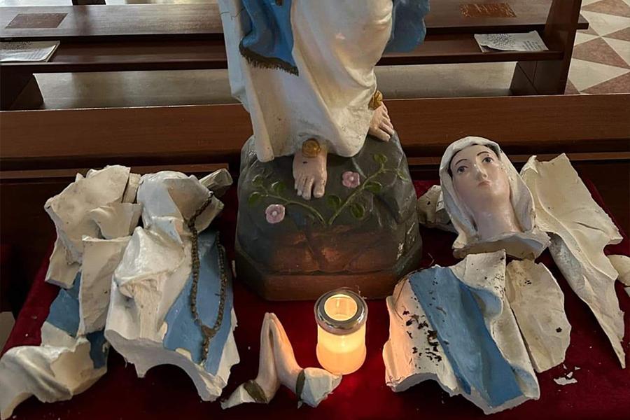 Vandali alla chiesa di S. Pio X a Marghera, fatta a pezzi la statua della Madonna della Divina Provvidenza